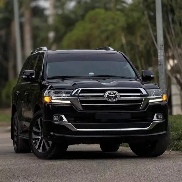 Toyota Land Cruiser V8 2020 — location avec chauffeur à Yaoundé