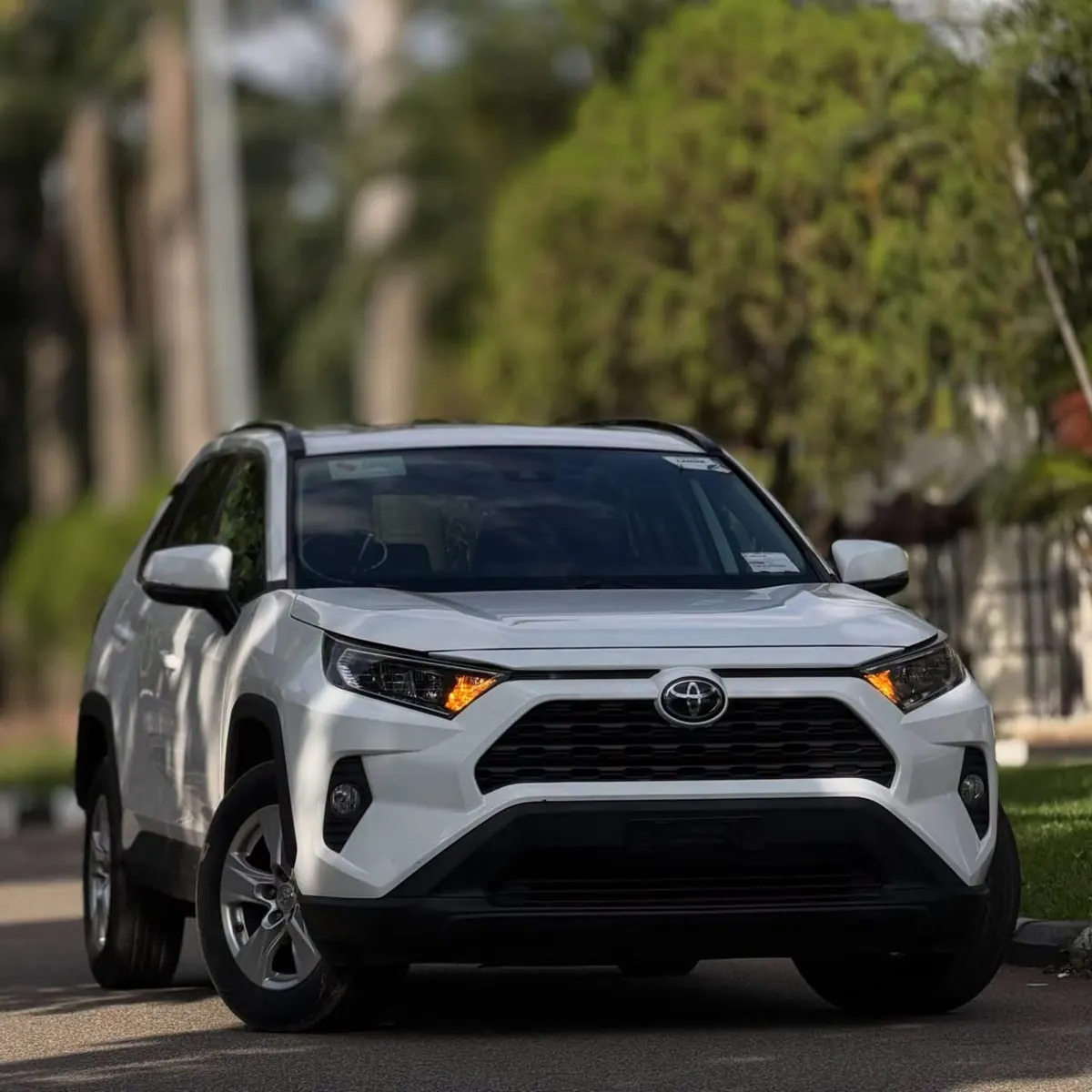 Toyota RAV4 — location avec chauffeur à Yaoundé